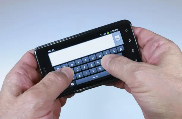 دانلود Kinetica Keyboard؛ کیبورد اندروید با قابلیت تایپ دو انگشتی