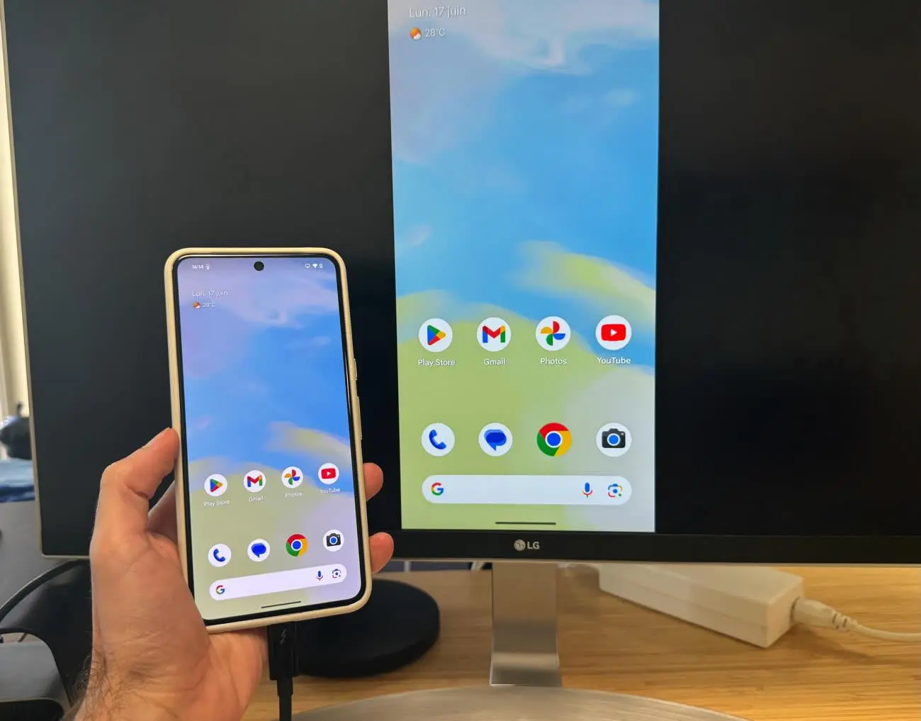 اتصال گوشی پیکسل به مانیتور با USB-C؛ آموزش میرور و حالت دسکتاپ Pixel