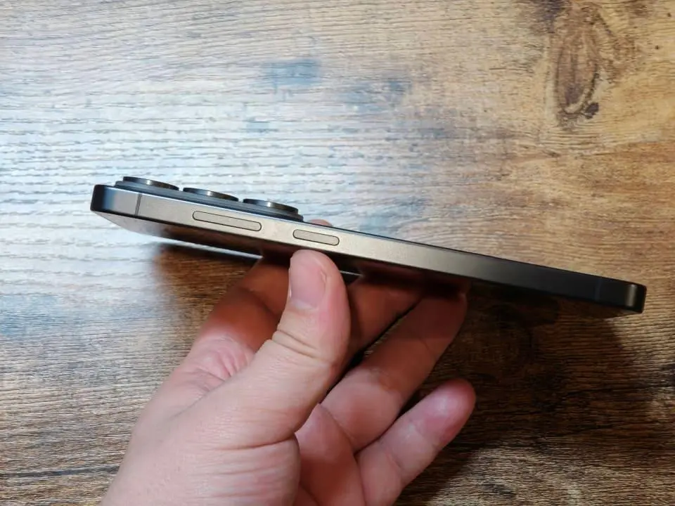 برآمدگی دوربین گوشی سامسونگ و لق زدن روی میز؛ راهکار Galaxy S26 Ultra و Z Fold