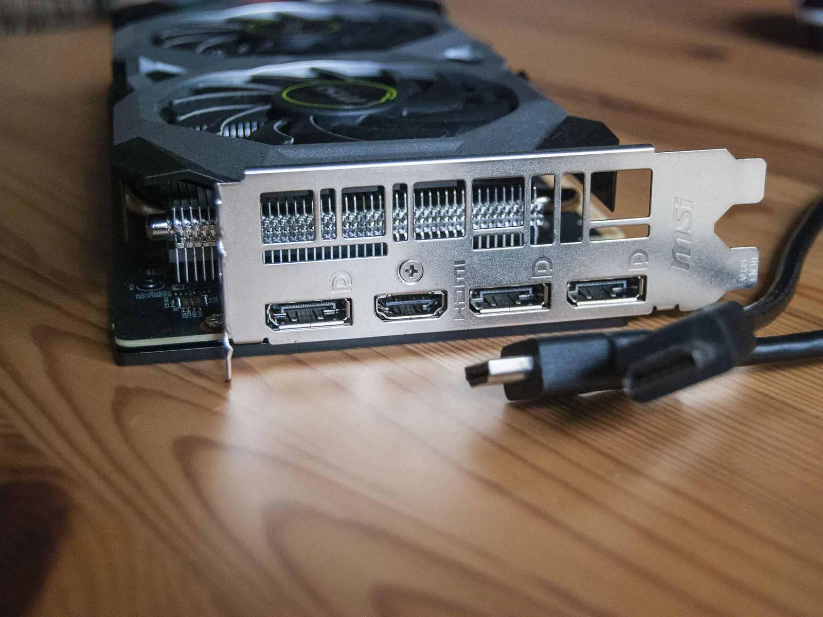 تفاوت HDMI و DisplayPort چیست؟ مقایسه برای مانیتور و گیمینگ